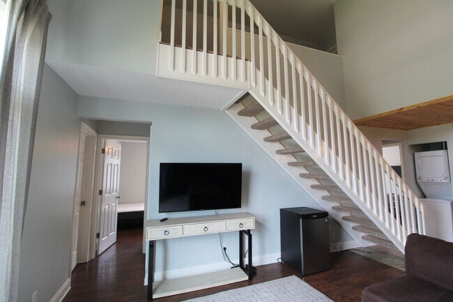 Building Photo - 1330 Hunters Rd