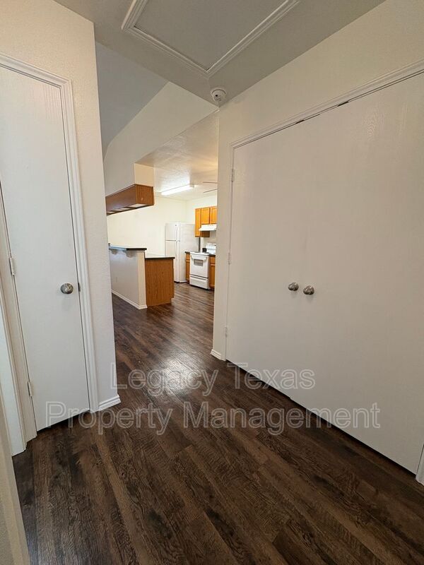 Building Photo - 641 Woodard Ave