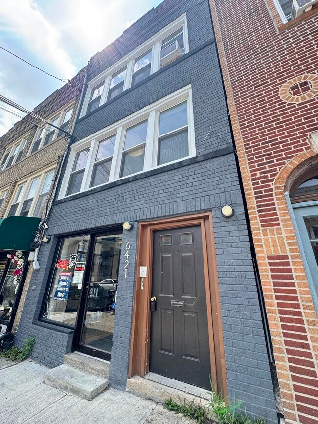 Primary Photo - 6421 Hudson Ave