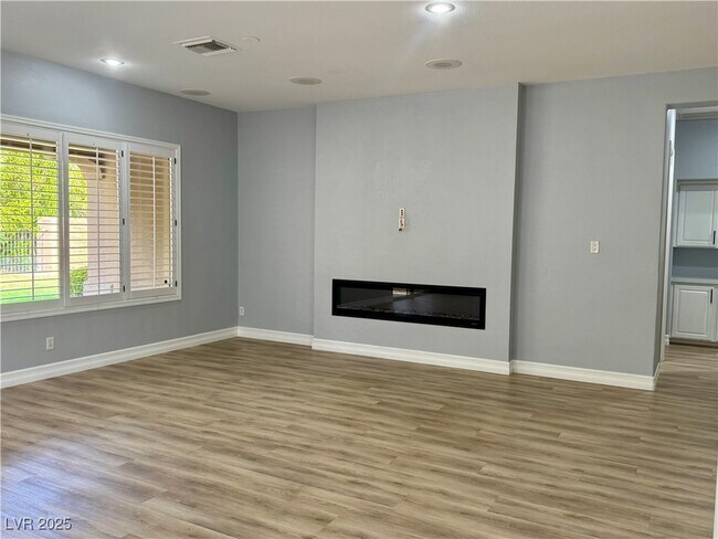 Building Photo - 11 Feather Sound Dr