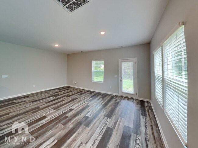 Building Photo - 482 Gray St