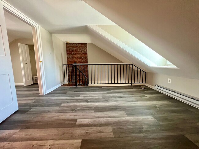 Building Photo - 713 S 2nd St