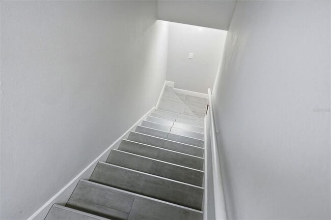 Building Photo - 727 N Himes Ave