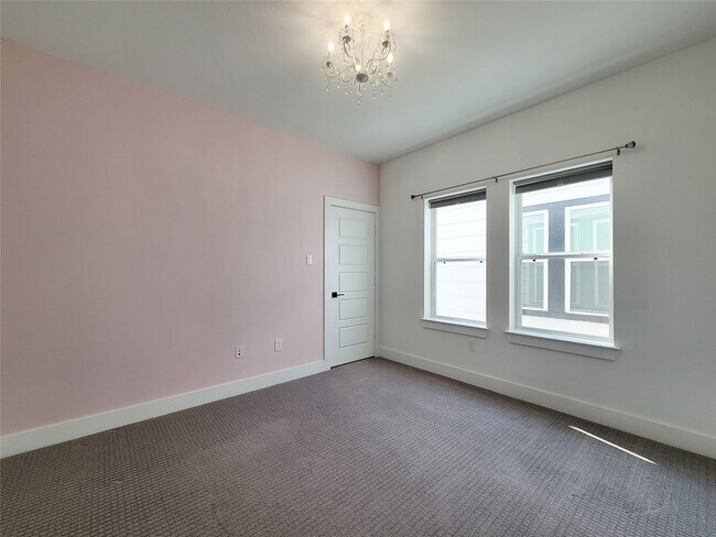 Building Photo - 5019 Creekmont Dr