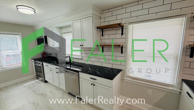 Building Photo - Show-stopping rental available!