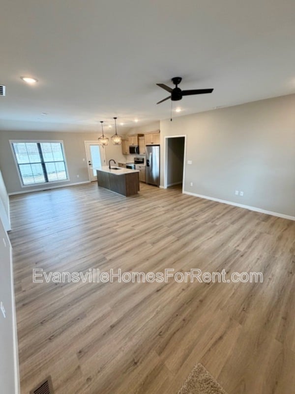 Building Photo - 3599 Sand Dr