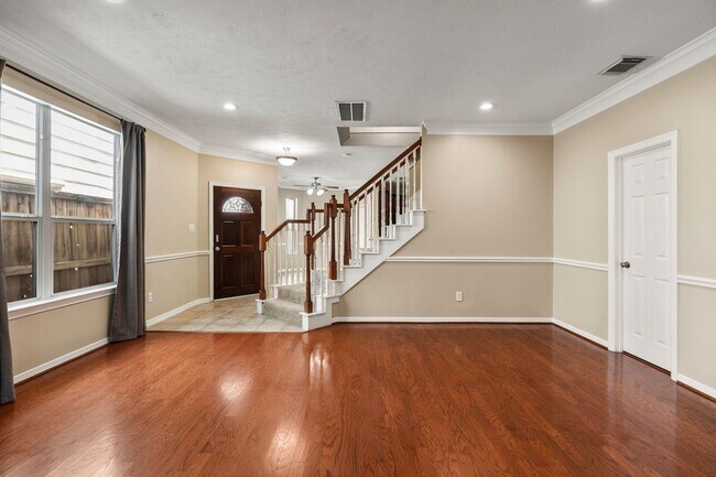 Building Photo - 4223 Rose St