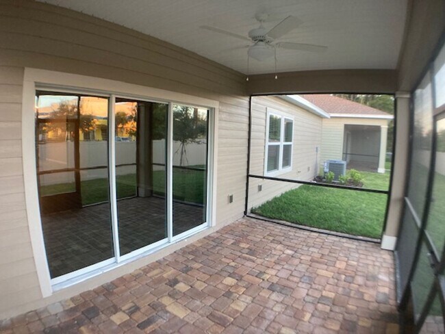 Building Photo - Comfortable 3 Bedroom Home With Great Outd...