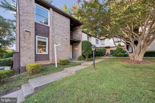 Building Photo - 12260 Greenleaf Ave