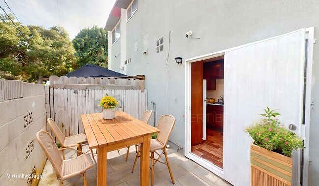 Building Photo - 2-Bed/1.5 Bath Condo with Detached Garage