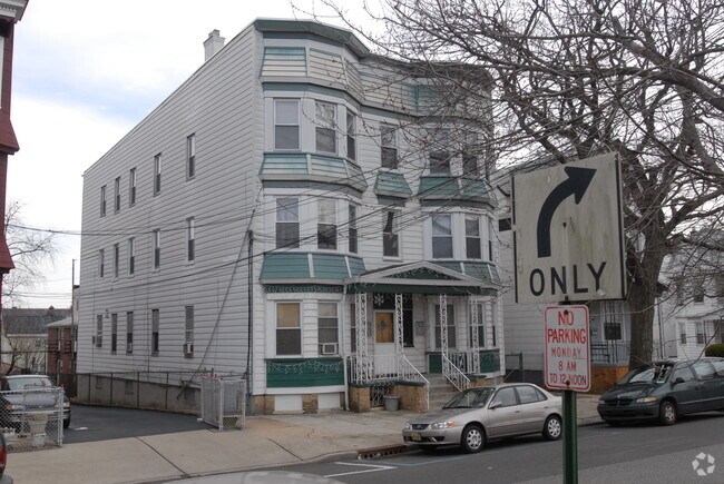 Primary Photo - 178 Devon St