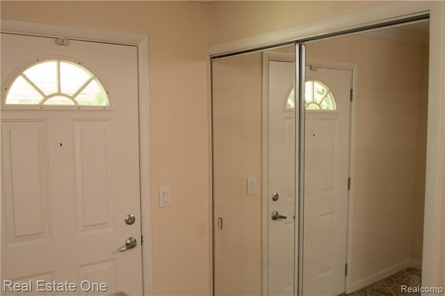 Building Photo - 27081 Farmbrook Villa Dr