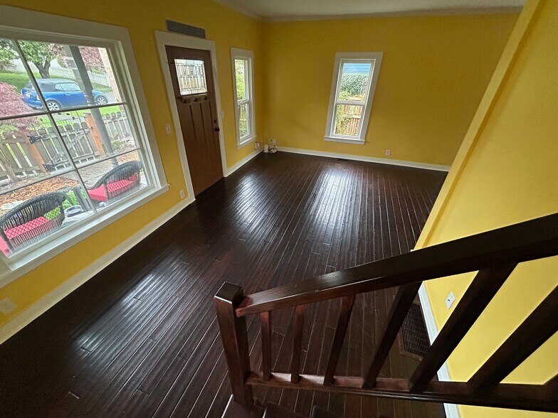 Building Photo - 512 Avenue C