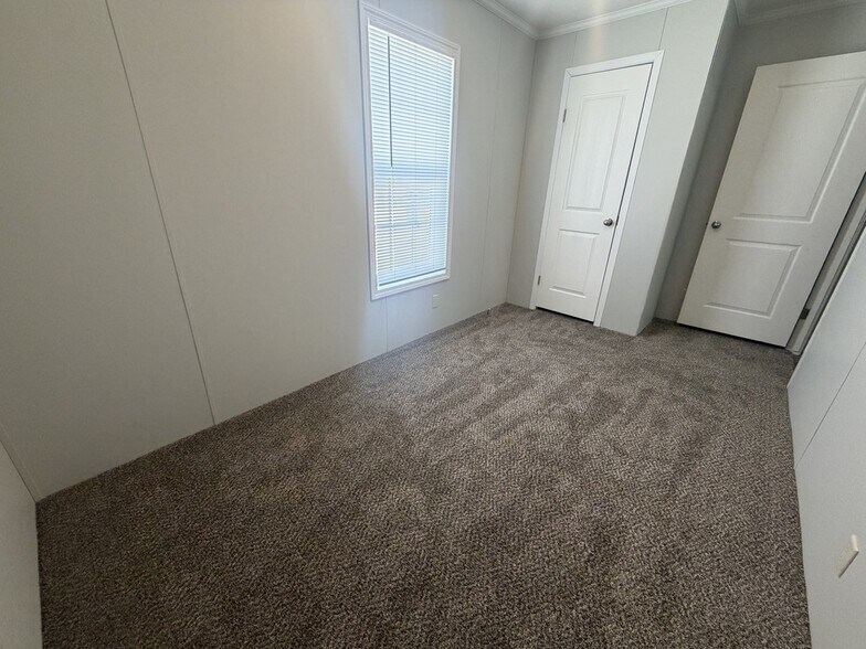 Building Photo - 38060 Leverette Ave