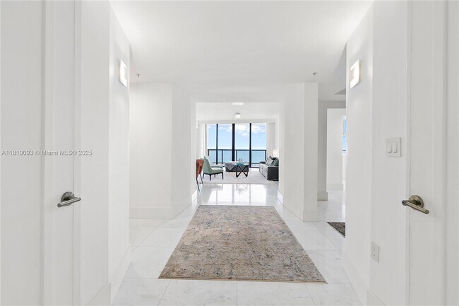 Building Photo - 16275 Collins Ave