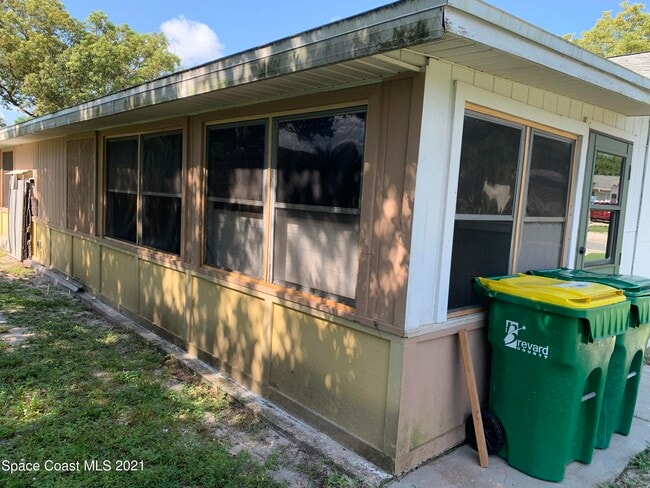 Building Photo - 741 Venus Dr