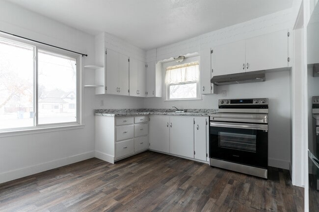 Building Photo - 15 S 400 W