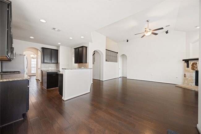 Building Photo - 16726 Sycamore Bend Dr