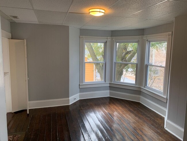 Building Photo - A Wonderful Historic Home in Downtown Wins...