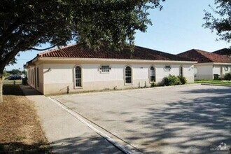 Building Photo - 604 Buena Vista Dr