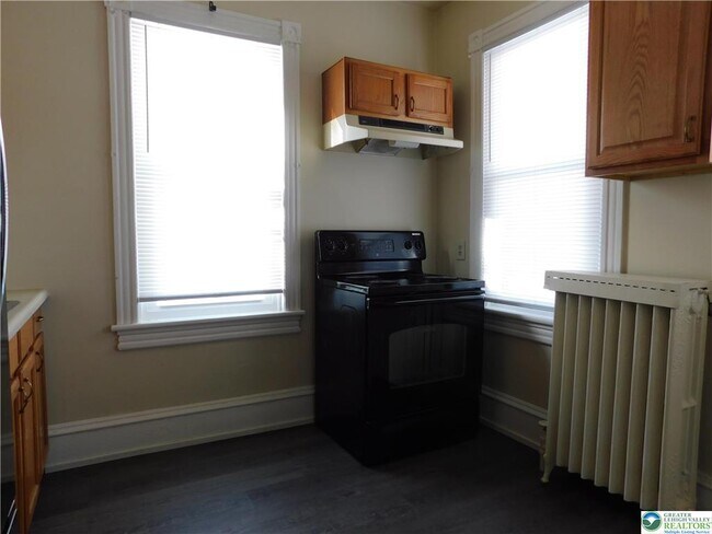 Building Photo - 300 S 9th St