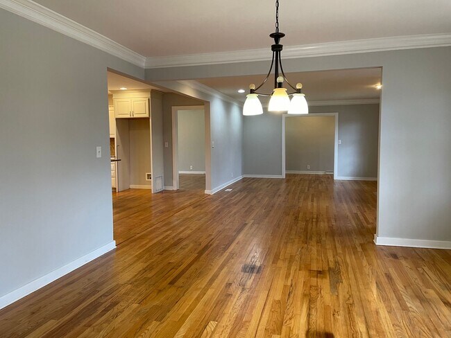 Building Photo - Executive 3/3 House in Coosa on Acreage $1...