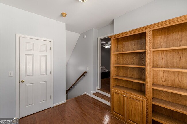 Building Photo - 203 Prestwick Way N