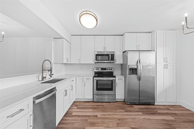 Building Photo - 7301 Amberly Ln