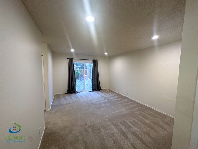 Building Photo - $4095 - Beautiful Remodeled Home on Cul-de...