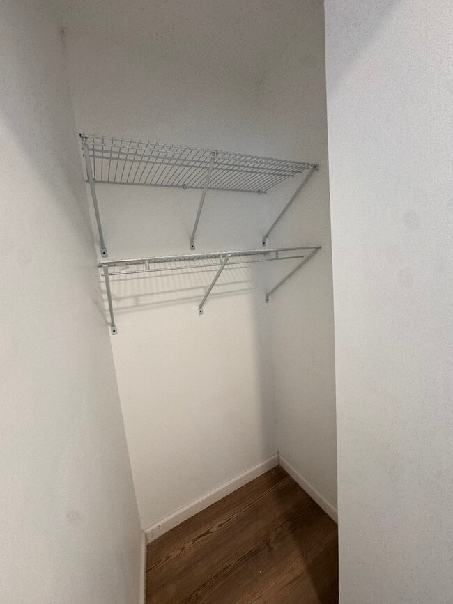 Building Photo - 839 S Jackson St