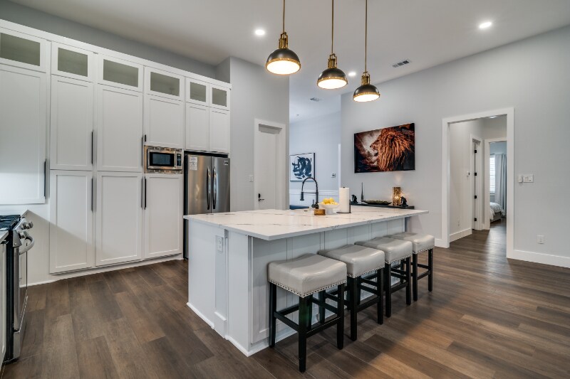 Building Photo - 1010 W Avenue F