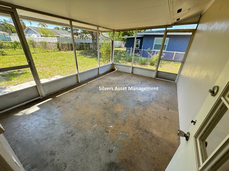 Building Photo - 3307 York Dr W