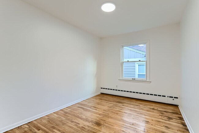 Building Photo - Modern 2 Bed/2 Bath Unit in Minneapolis! Rent: $1695.00 - Available NOW