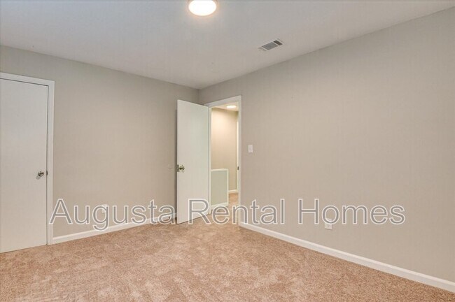 Building Photo - 164 Chalet North CT