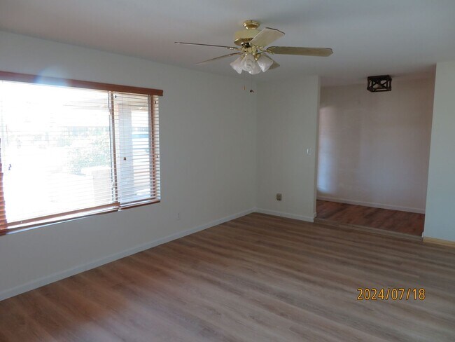 Building Photo - Centrally Located Family Home for Rent