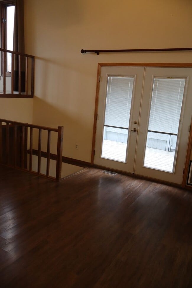 Building Photo - Quiet neighbor Home