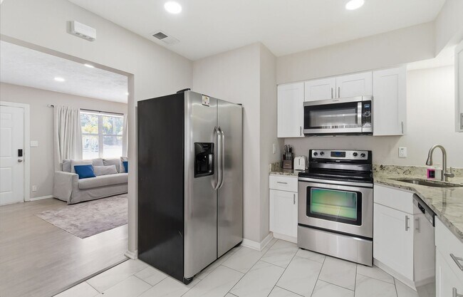 Building Photo - Charming Sarasota Retreat –4-Bedroom/3-Bathroom Modern Pool Home Near Everything!