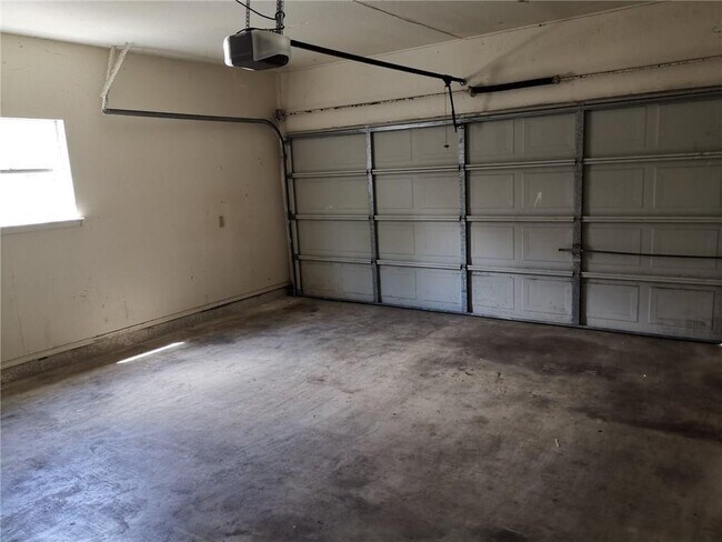 Building Photo - 1603 Sylvia Ln