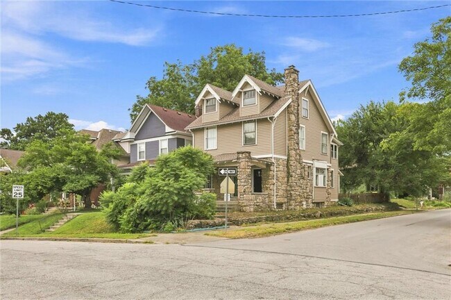 Building Photo - 4200 Mercier St