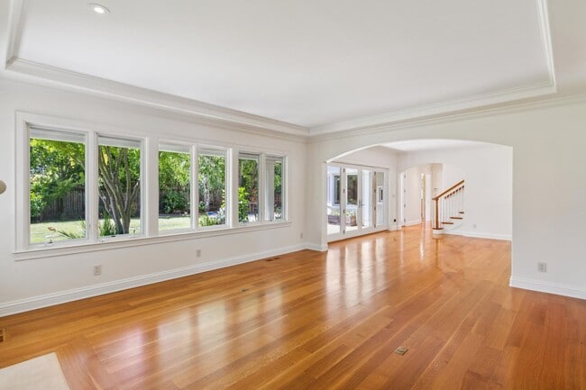 Building Photo - Beautiful, Old-World-style Home in the Heart of Central Menlo Park