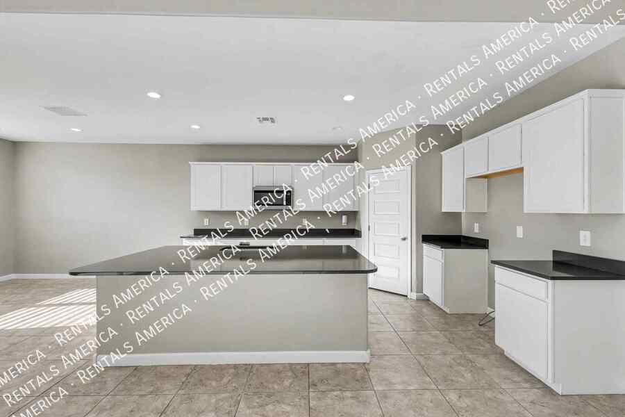 Building Photo - 17028 N Palo Verde St