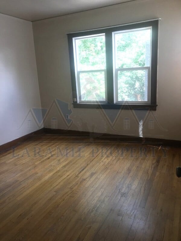Building Photo - 515 E Lewis St