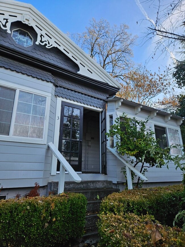 Building Photo - 153 N Stewart St