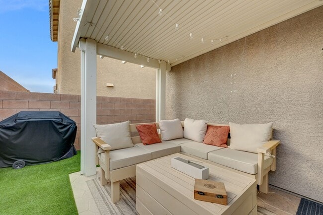 Building Photo - Beautiful Two Story Home Ready for Immediate Move-In