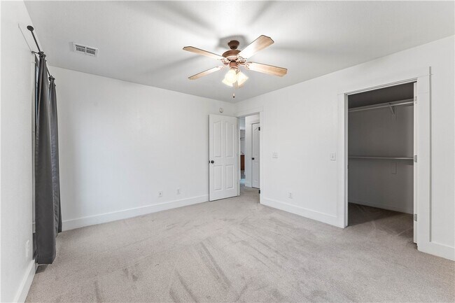 Building Photo - 917 NE Arleta Gardens