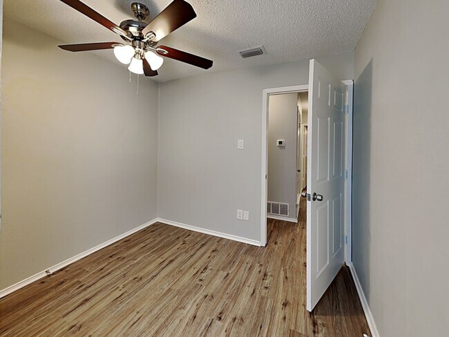 Building Photo - Coming Soon! 3 BR/2BA | Newly Renovated Single Family Home | Fenced backyard | In Mesquite