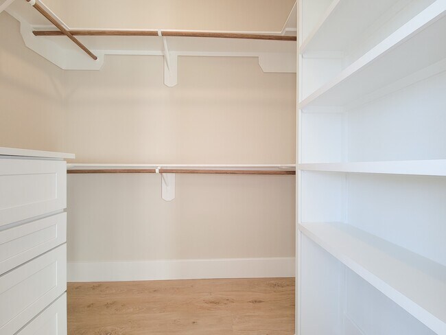 Building Photo - 5613 Leonard St