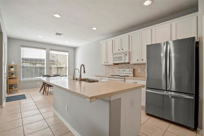 Building Photo - 23 E Burberry Cir