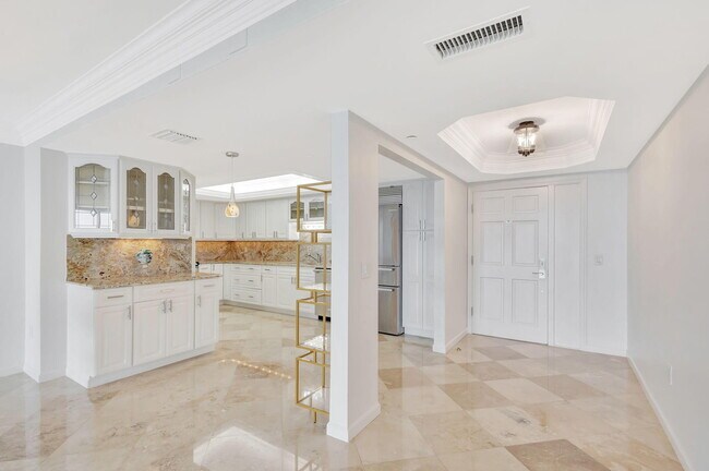Building Photo - 400 S Beach Rd