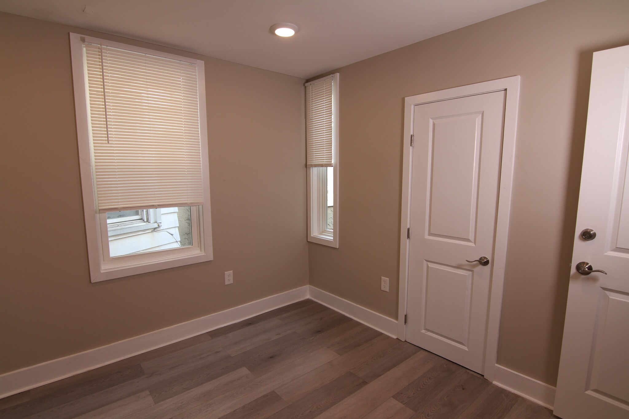 Building Photo - 1631 Dyre St